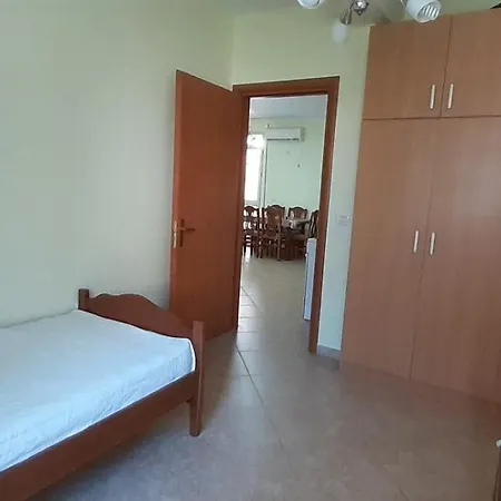 Anaema Qerret 2 Appartement Golem (Tirana)